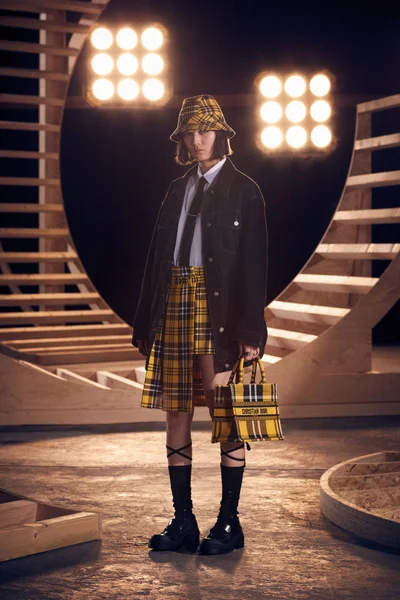 Look 8